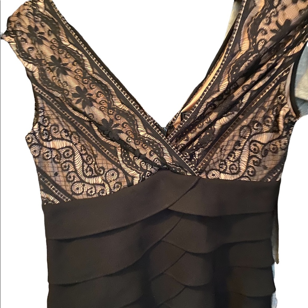 Jessica Howard lace dress black at the bottom size 6P